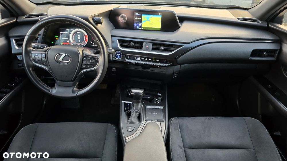 Lexus UX - 10