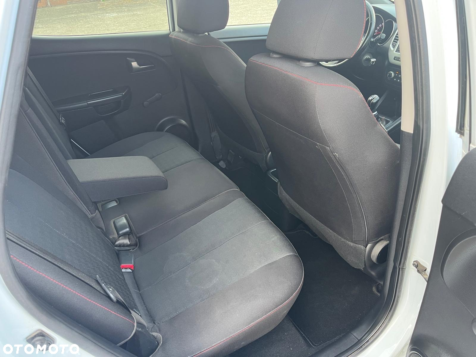 Kia Venga - 10