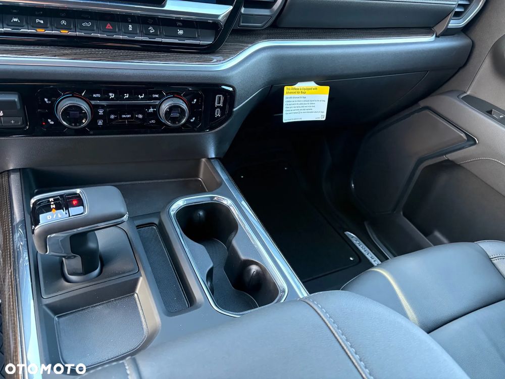 Chevrolet Silverado - 28