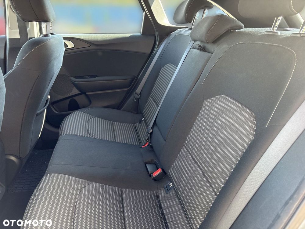 Kia Ceed - 16