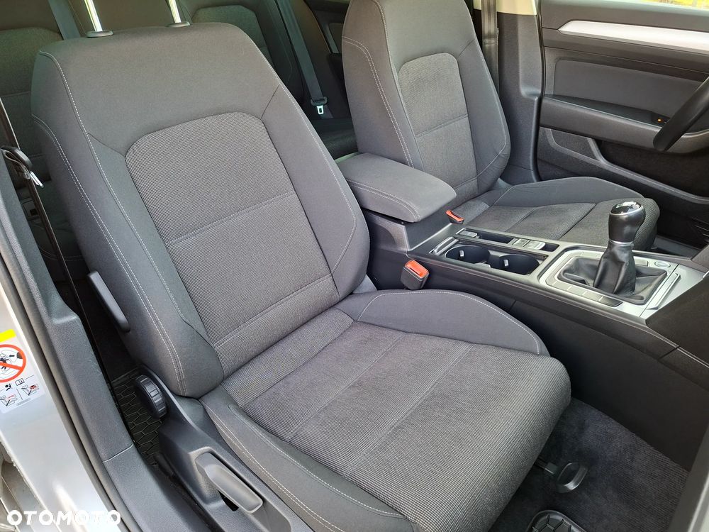 Volkswagen Passat - 32