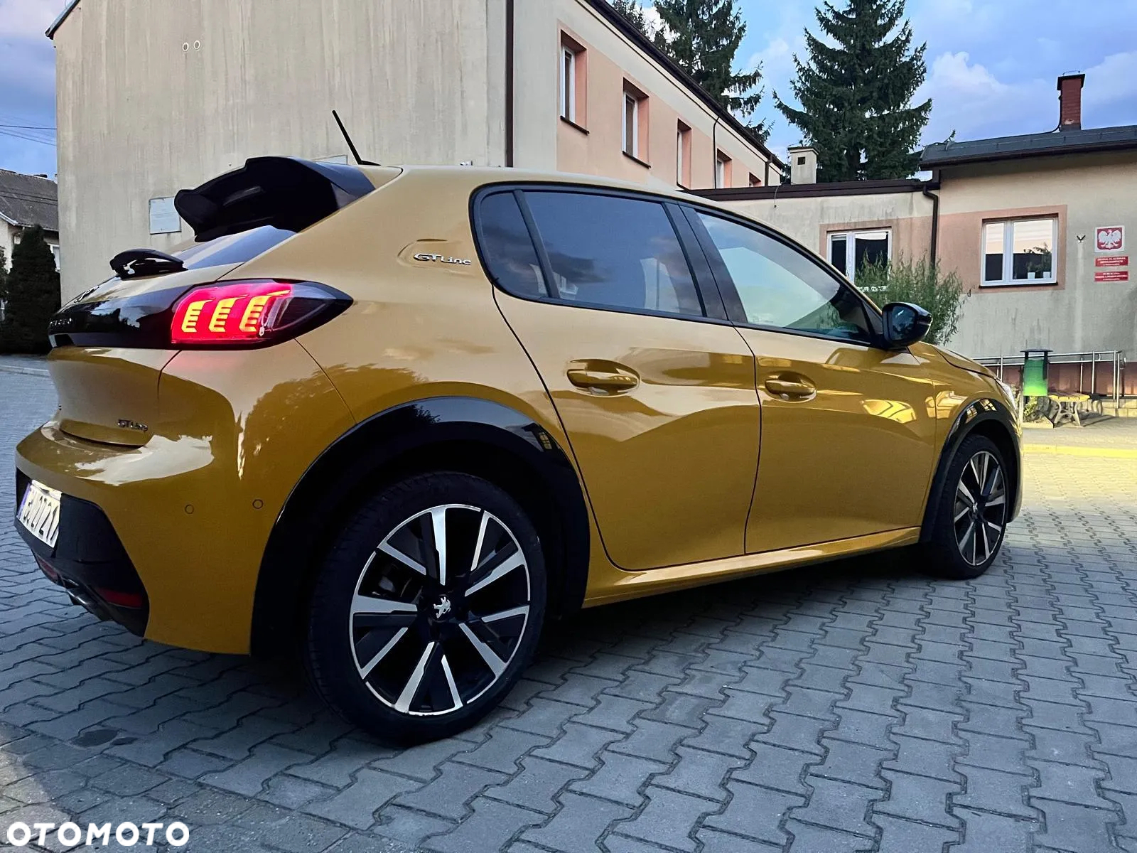 Peugeot 208 1.2 PureTech GT Line S&S EAT8 - 11