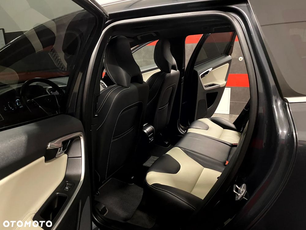 Volvo XC 60 D4 Geartronic Summum - 25