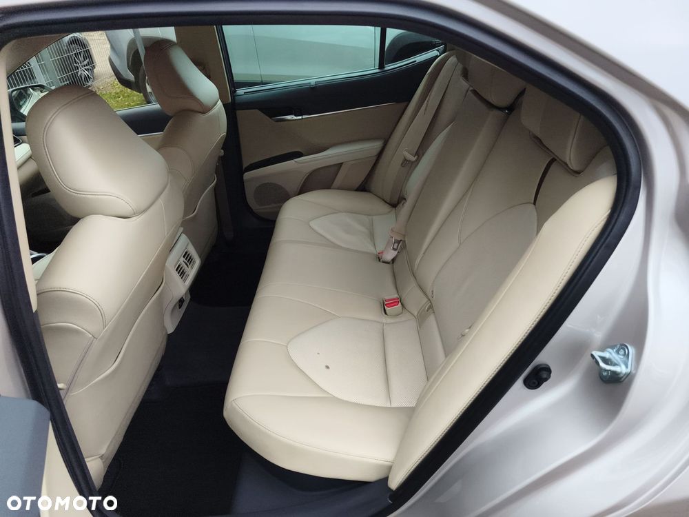 Toyota Camry 2.5 Hybrid Executive CVT - 14