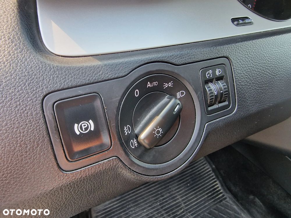 Volkswagen Passat Variant 2.0 TDI Comfortline DSG - 8