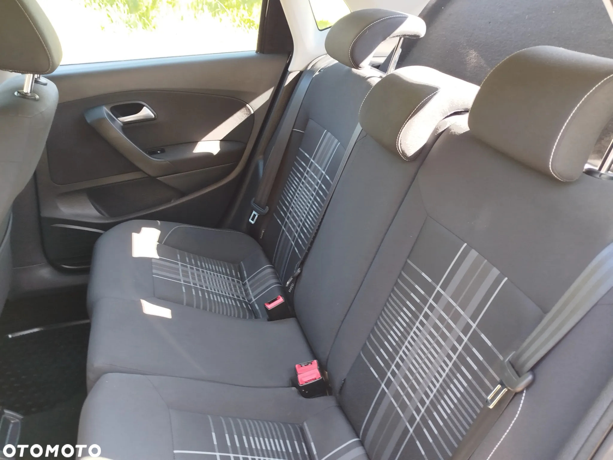 Volkswagen Polo 1.2 TSI Blue Motion Technology Lounge - 23