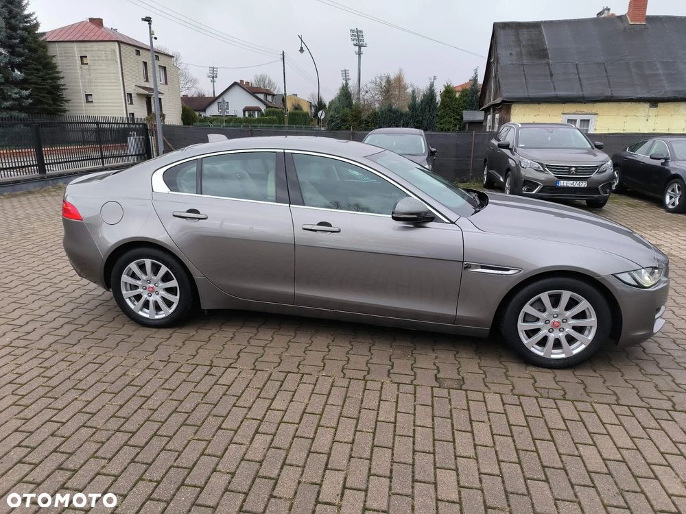 Jaguar XE 2.0 T Prestige - 26