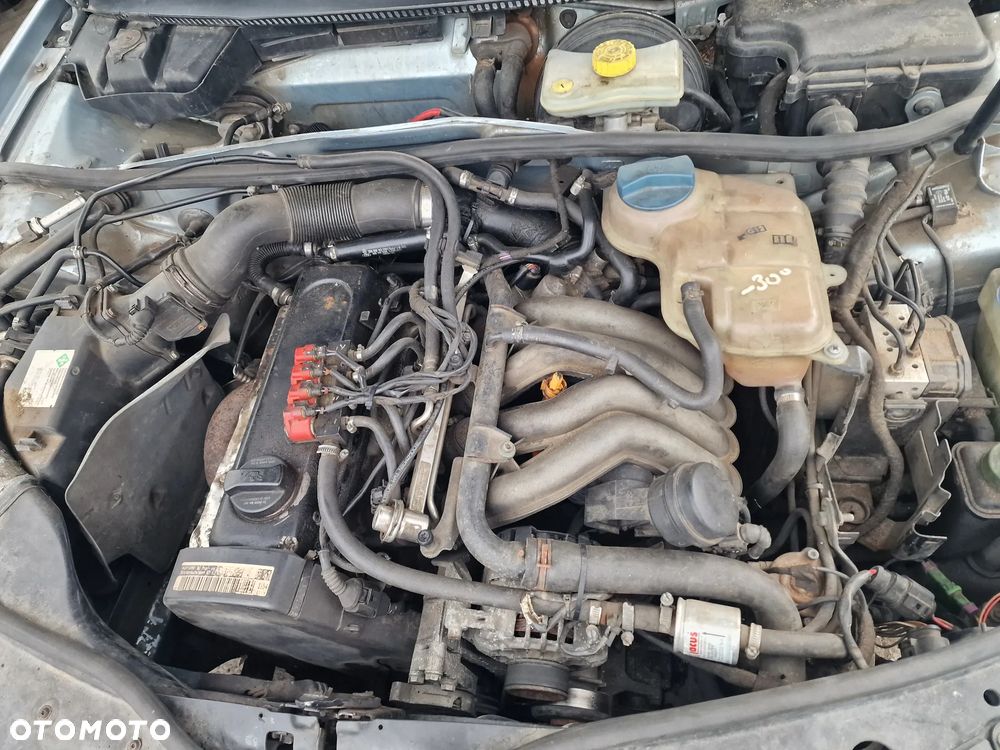 VW Passat b5 sedan lift 2.0 8v AZM lakier LA5W na części - 11