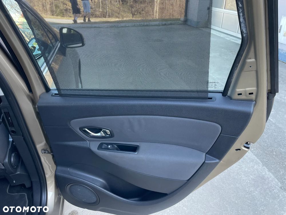 Renault Grand Scenic ENERGY TCe 130 S&S Paris - 24