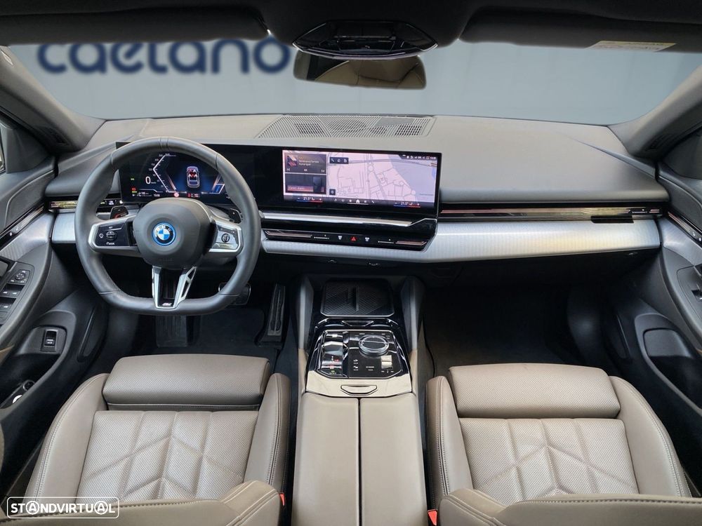 BMW 530 e Pack Desportivo M - 5