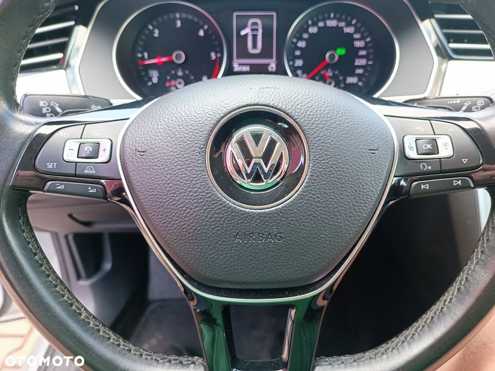 Volkswagen Passat - 18
