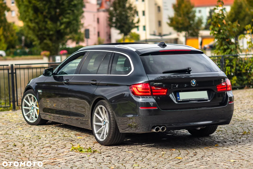 BMW Seria 5 530d xDrive - 14