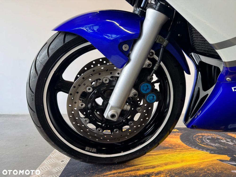 Yamaha R6 - 19