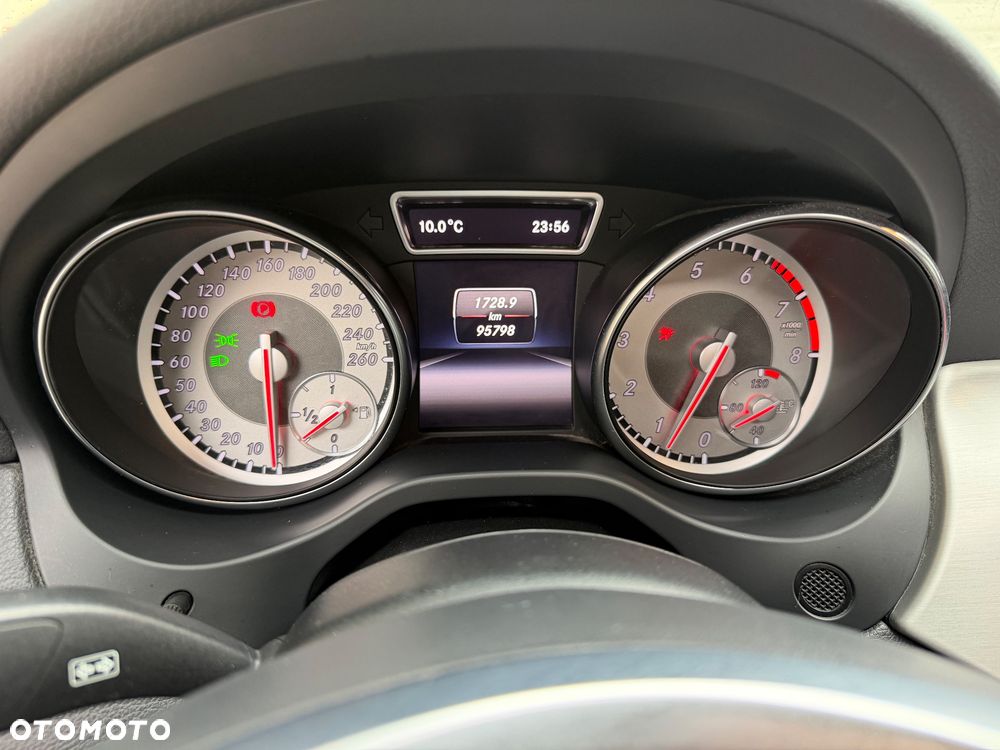 Mercedes-Benz CLA 180 AMG Line - 31