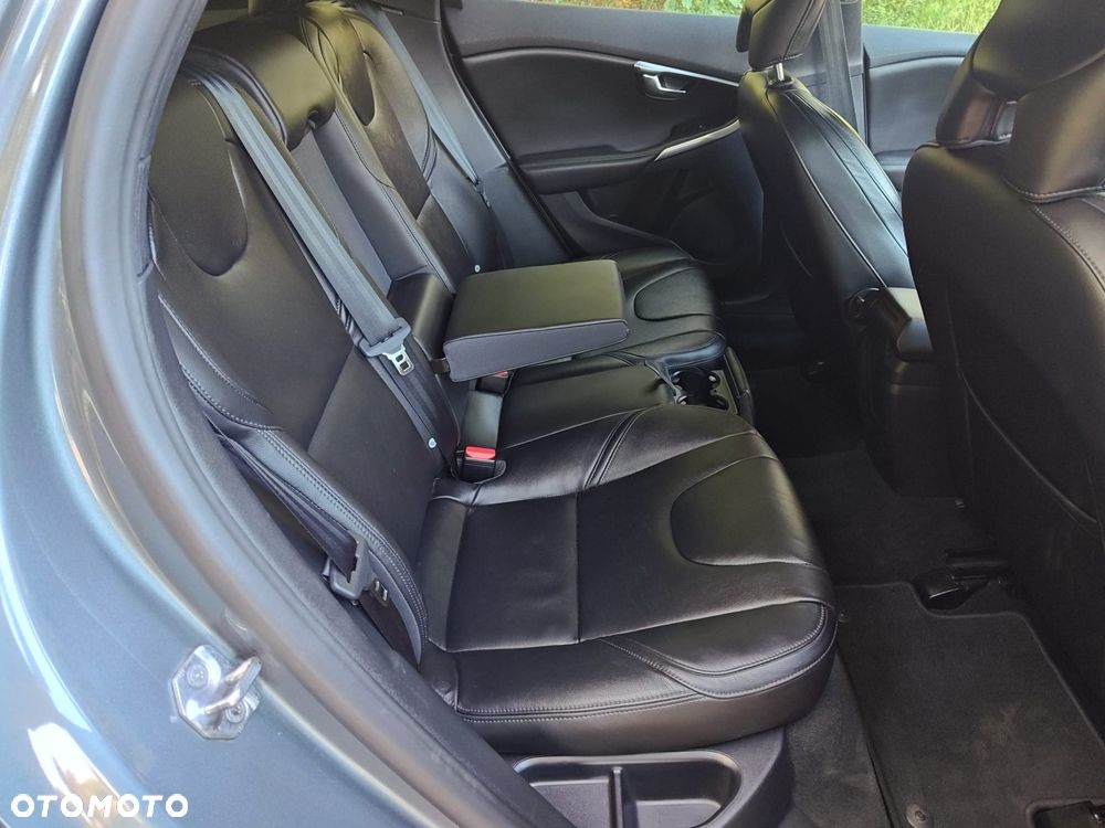 Volvo V40 T3 Drive-E Momentum - 19