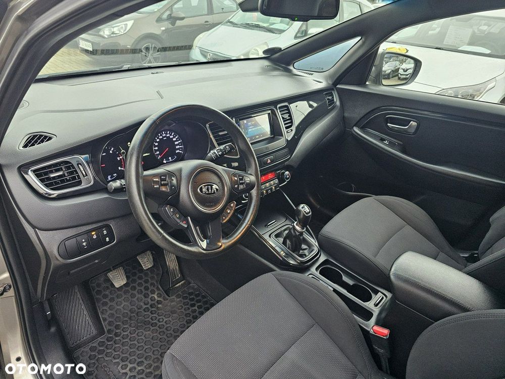 Kia Carens - 25