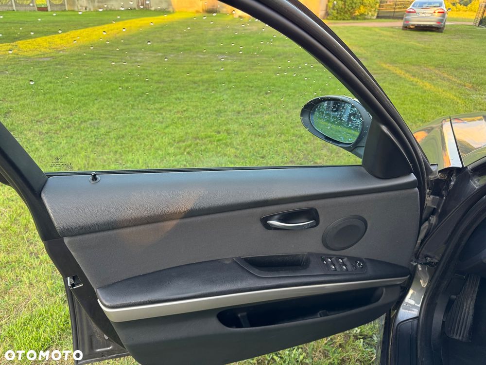 BMW Seria 3 318d DPF - 30