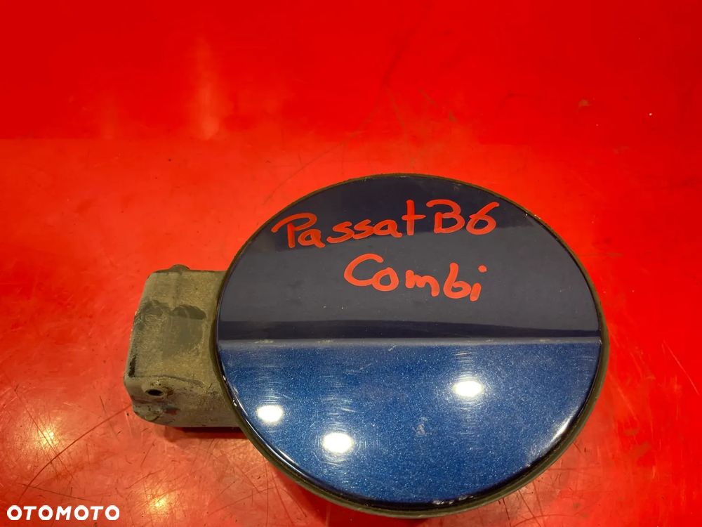 VW Passat B6 kombi klapka wlewu paliwa - 1
