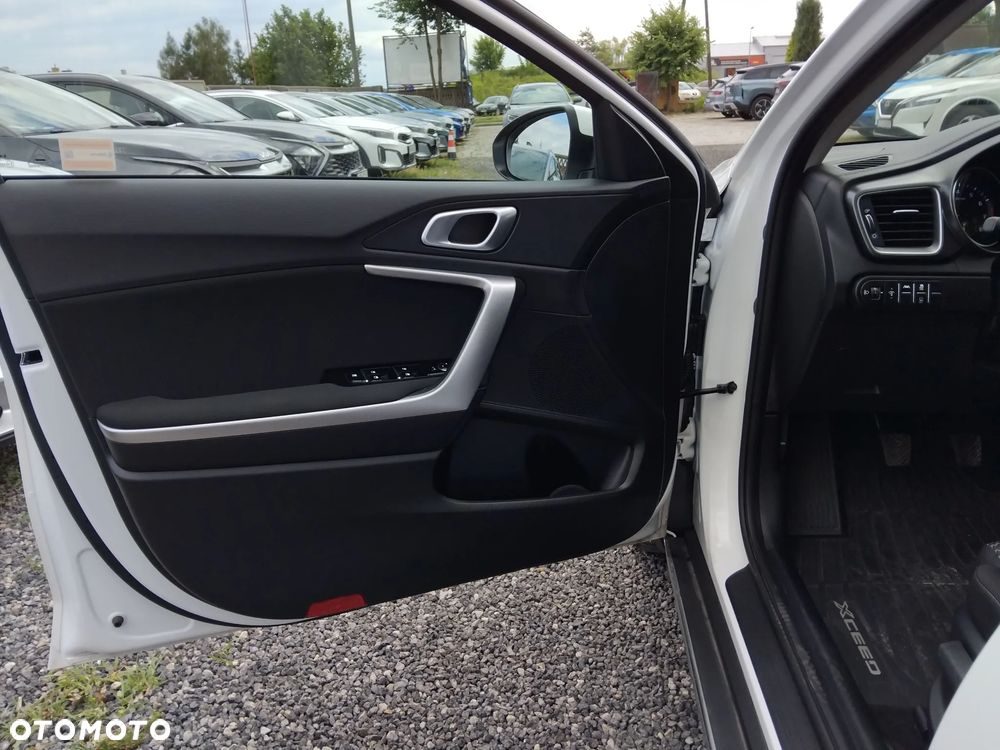 Kia XCeed 1.5 T-GDI M - 23