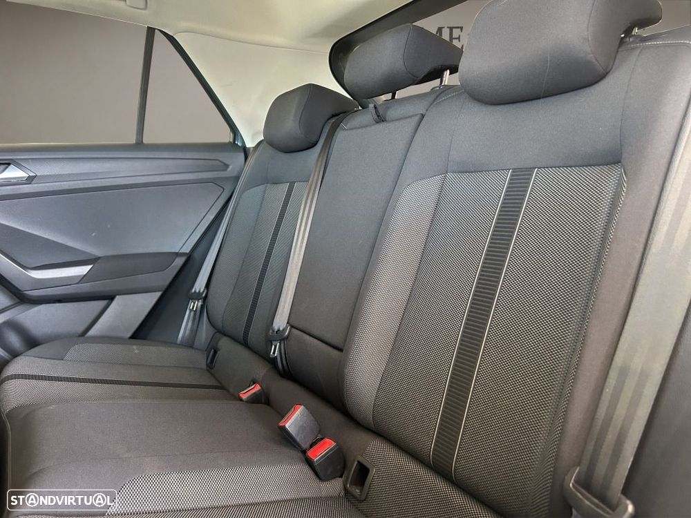 Volkswagen T-Roc 1.0 TSI — fotografia 14
