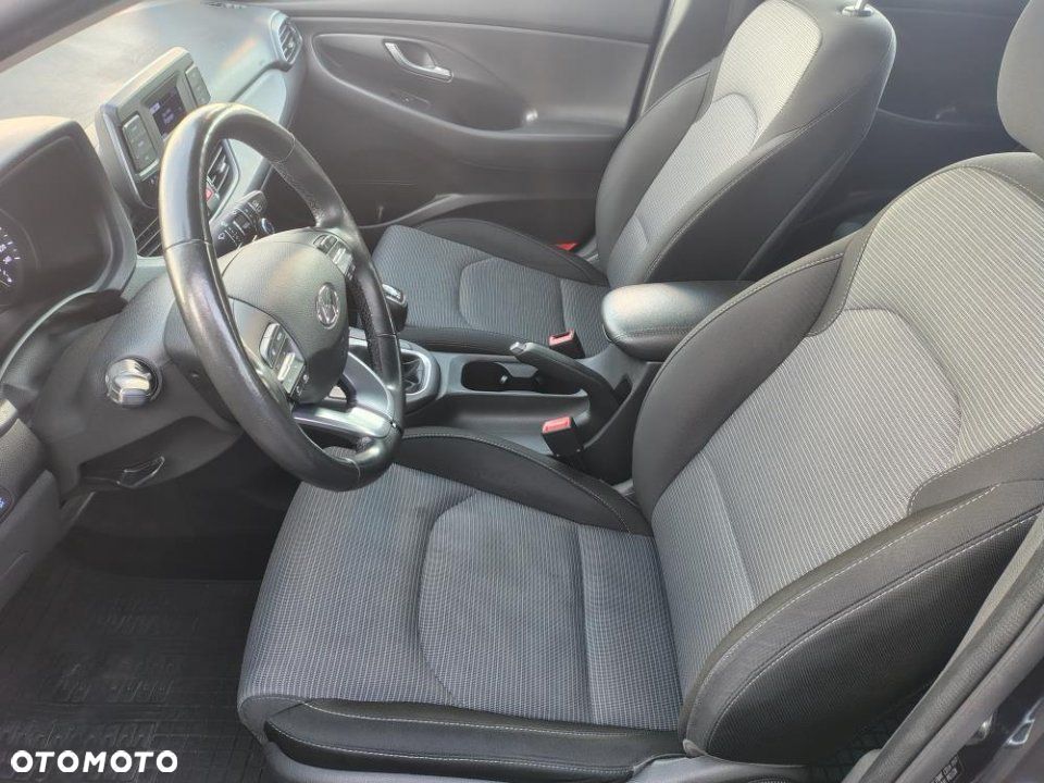 Hyundai i30 1.5 DPI Classic + - 16