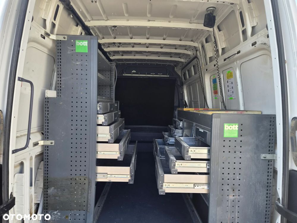 Volkswagen Crafter furgon z zabudową warsztatową - 9