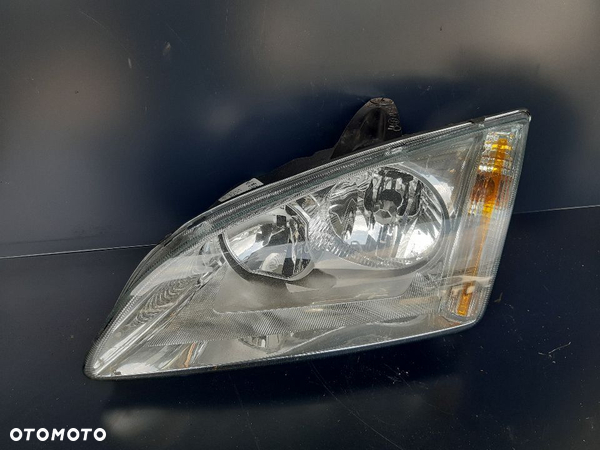 Lampa Przednia Lewa Ford Focus MK2 4M5113W030AF