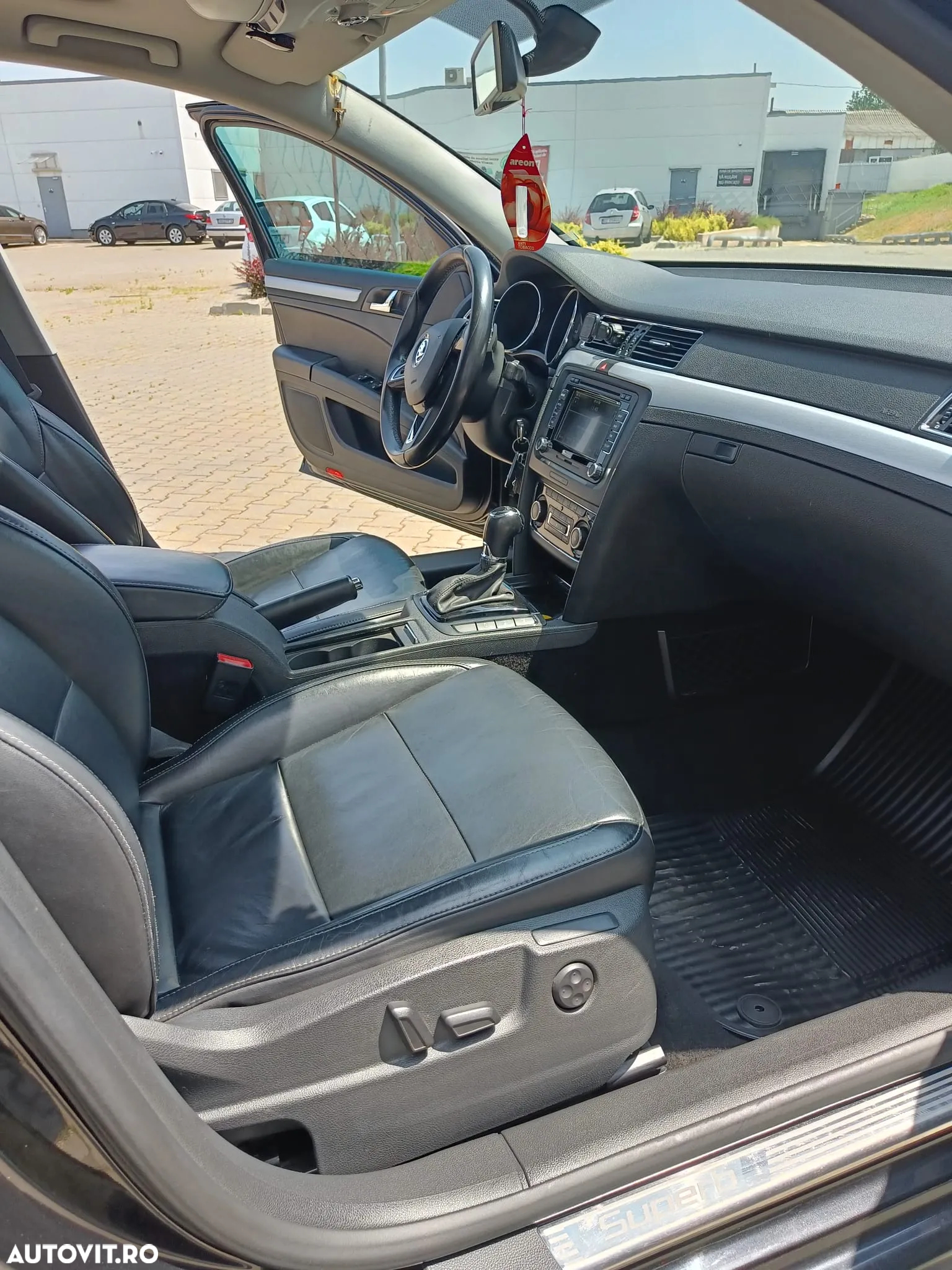 Skoda Superb 2.0 TDI DSG Elegance - 23