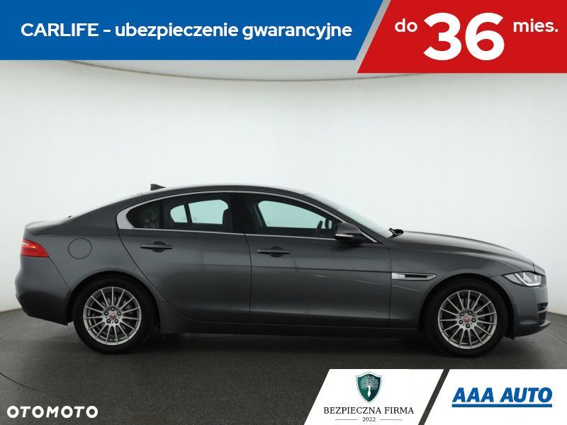 Jaguar XE - 8