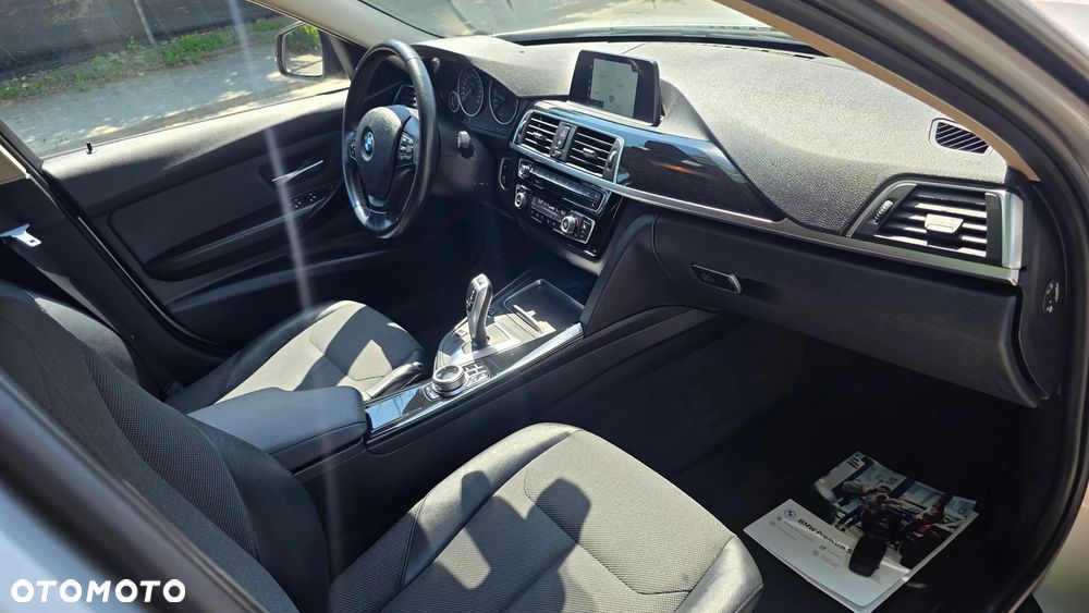 BMW Seria 3 318i GPF Sport Line Shadow - 12