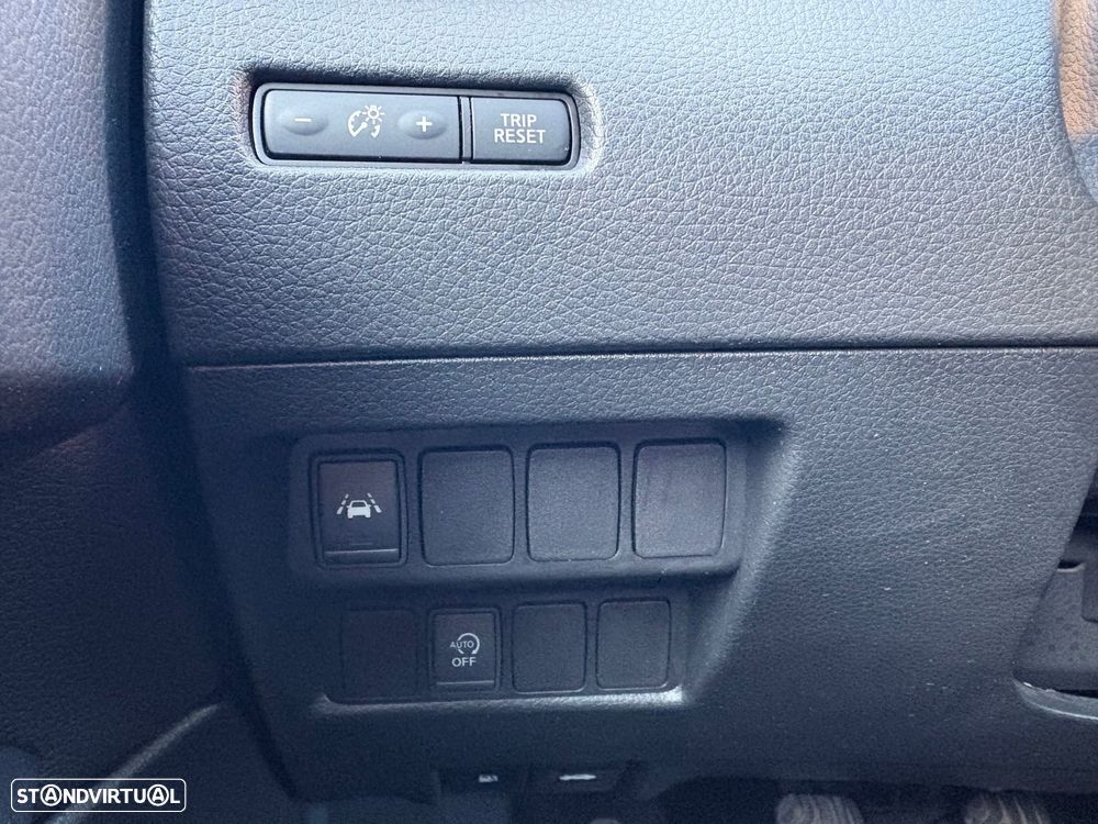 Nissan Qashqai 1.2 DIG-T N-Connecta 18 - 35