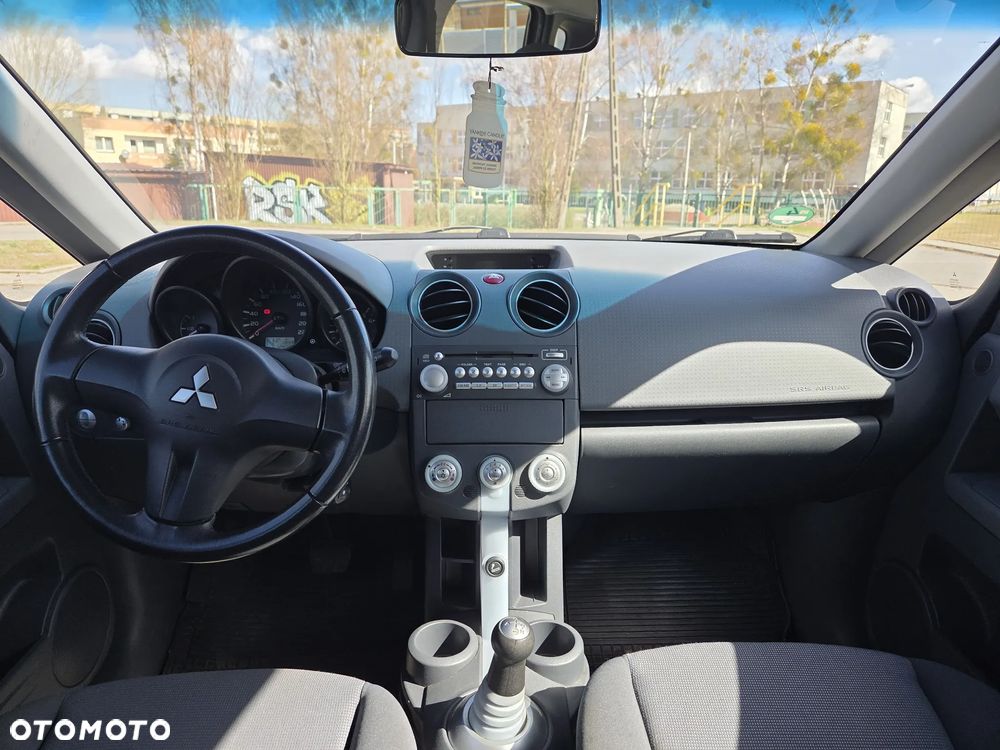 Mitsubishi Colt - 10