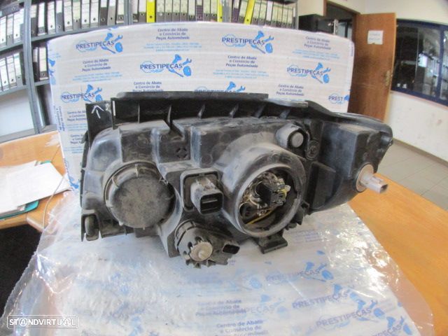 Farol Far1631 HYUNDAI MATRIX FASE 1 2006 1.5CRDI 102CV 5P PRETO DRT H7 + H1 Apoio Danificado - 3