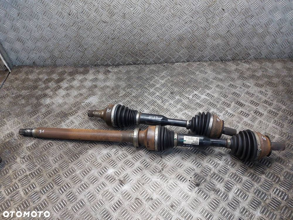 PÓŁOŚ LEWY + PRAWY PRZÓD 6B VOLVO XC60 I 2.0 D3 31367557 31367535 30787842 - 1