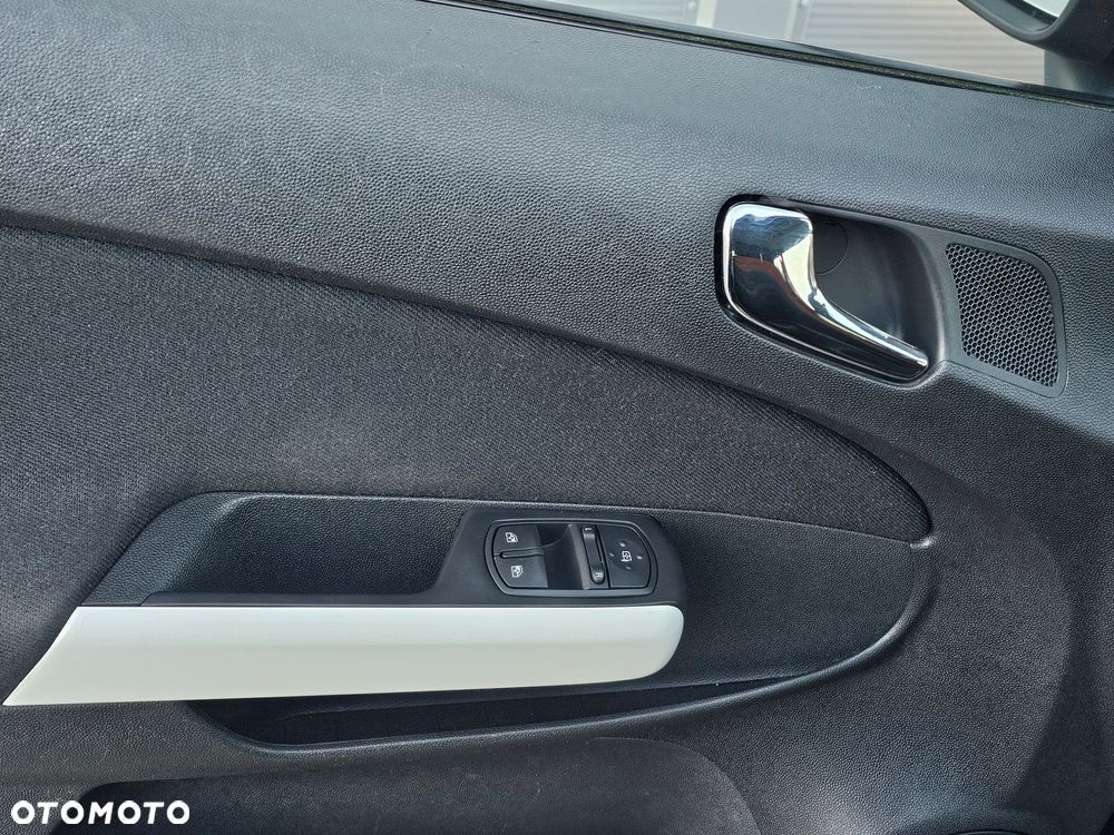 Opel Corsa 1.4 16V Satellite - 35