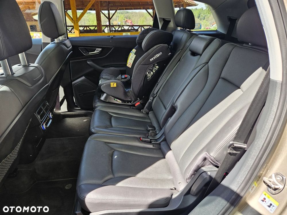 Audi Q7 - 10