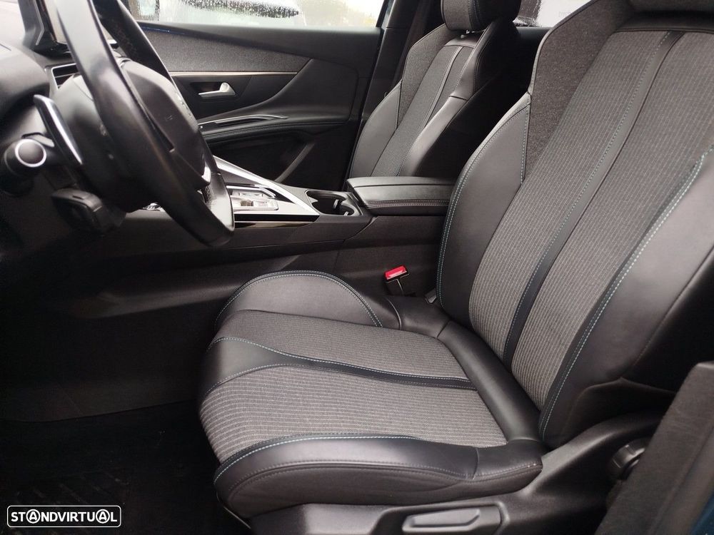 Peugeot 3008 1.6 Hybrid Allure Pack e-EAT8 - 31