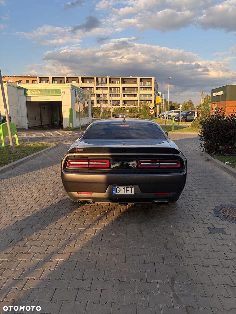 Dodge Challenger - 8