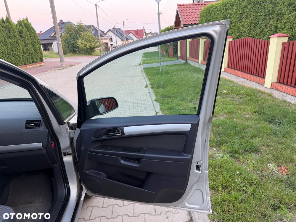 Opel Zafira 1.8 Easytronic Family Plus - 34
