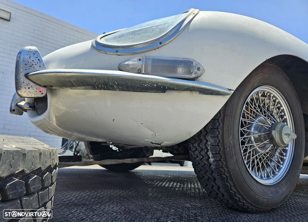 Jaguar E-Type - 7
