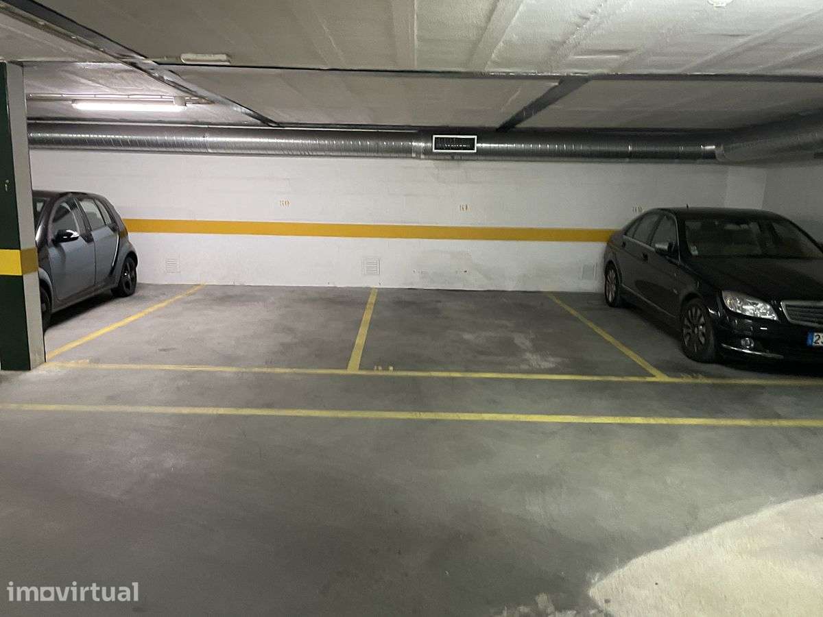 Estacionamento / Parqueamento na Calçada da Estrela em condomínio - Grande imagem: 2/5