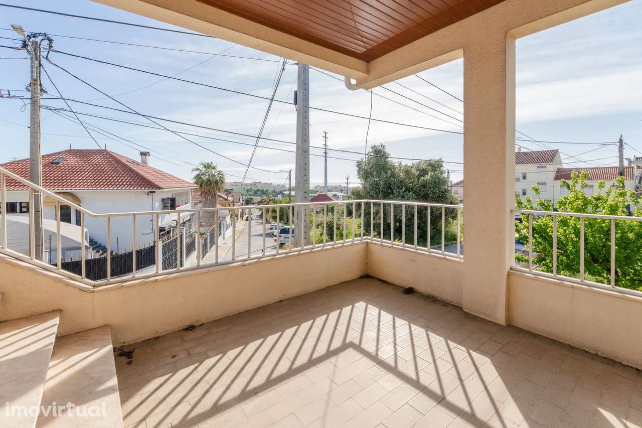 Moradia, 115 m², Santa Iria de Azoia, São João da Talha e Bobadela - Grande imagem: 2/24