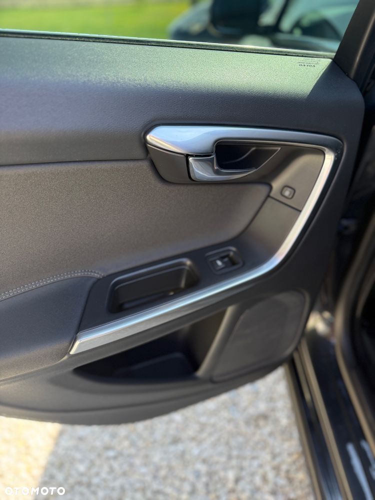 Volvo V60 D6 AWD Plug-in Hybrid Summum - 14