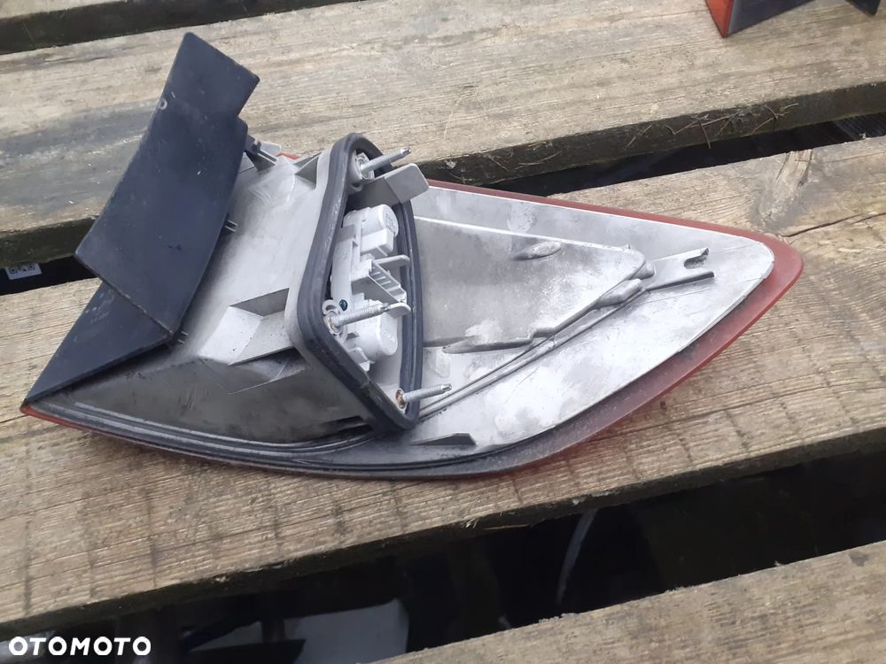 .  TYL TYLNA LAMPA LEWA FORD MONDEO MK4 KOMBI - 5