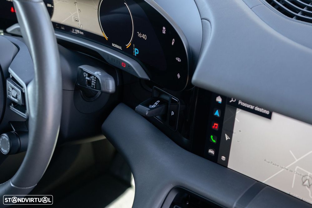 Porsche Taycan 4S - 27