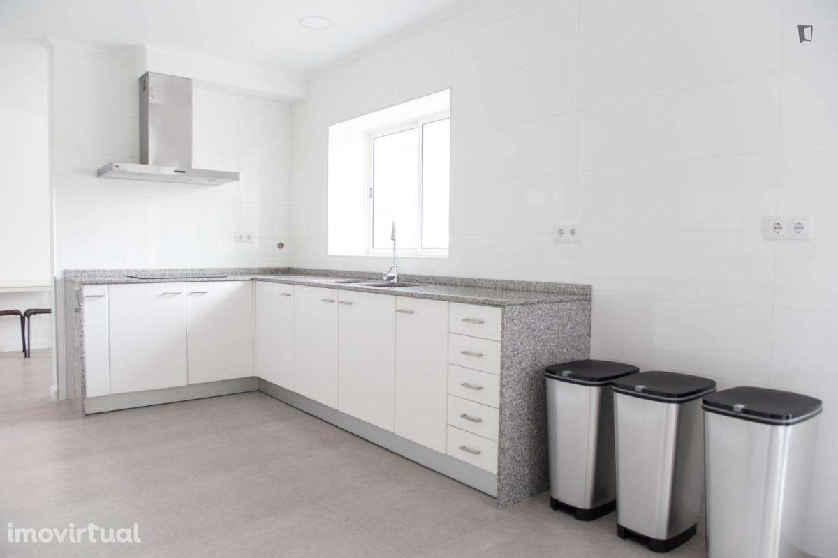 Quarto - localizado em Rio Tinto Porto - Grande imagem: 2/19