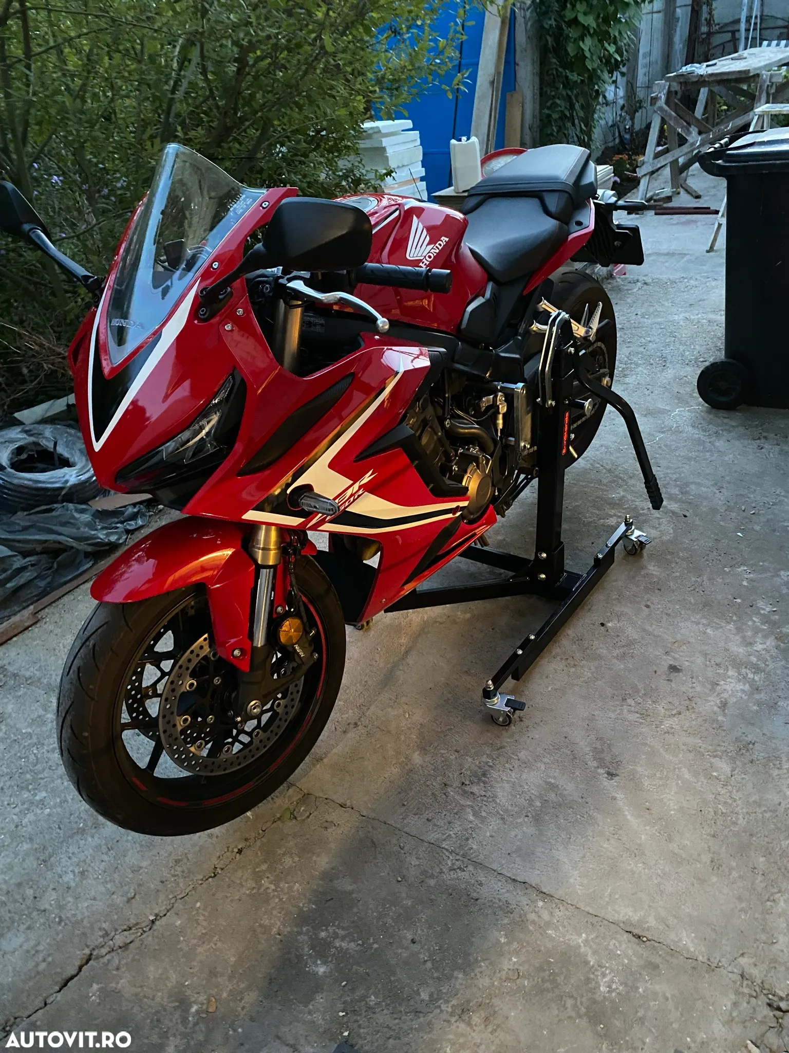 Honda CBR 650R - 29