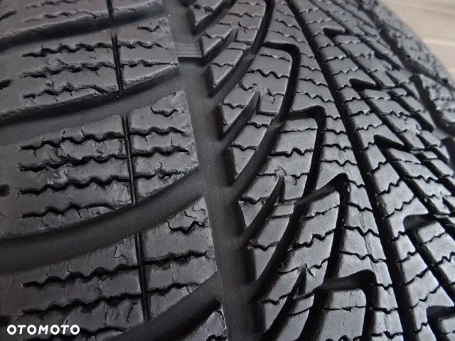 225/40/R18 92V Extra loud Goodyear Ultra Grip 8 Performance - 3