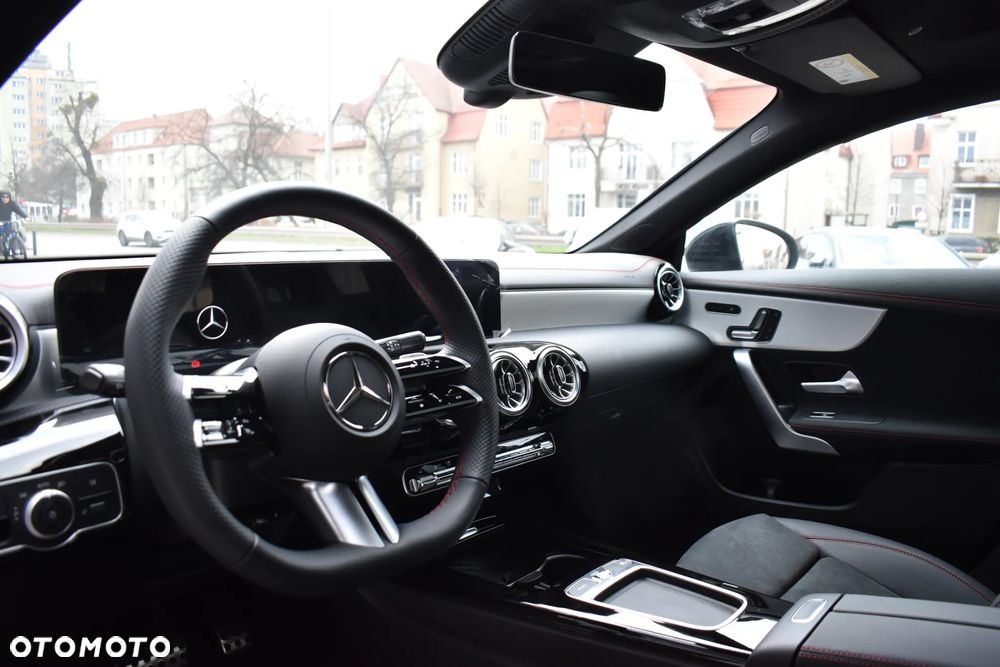 Mercedes-Benz CLA 200 d AMG Line 8G-DCT - 12