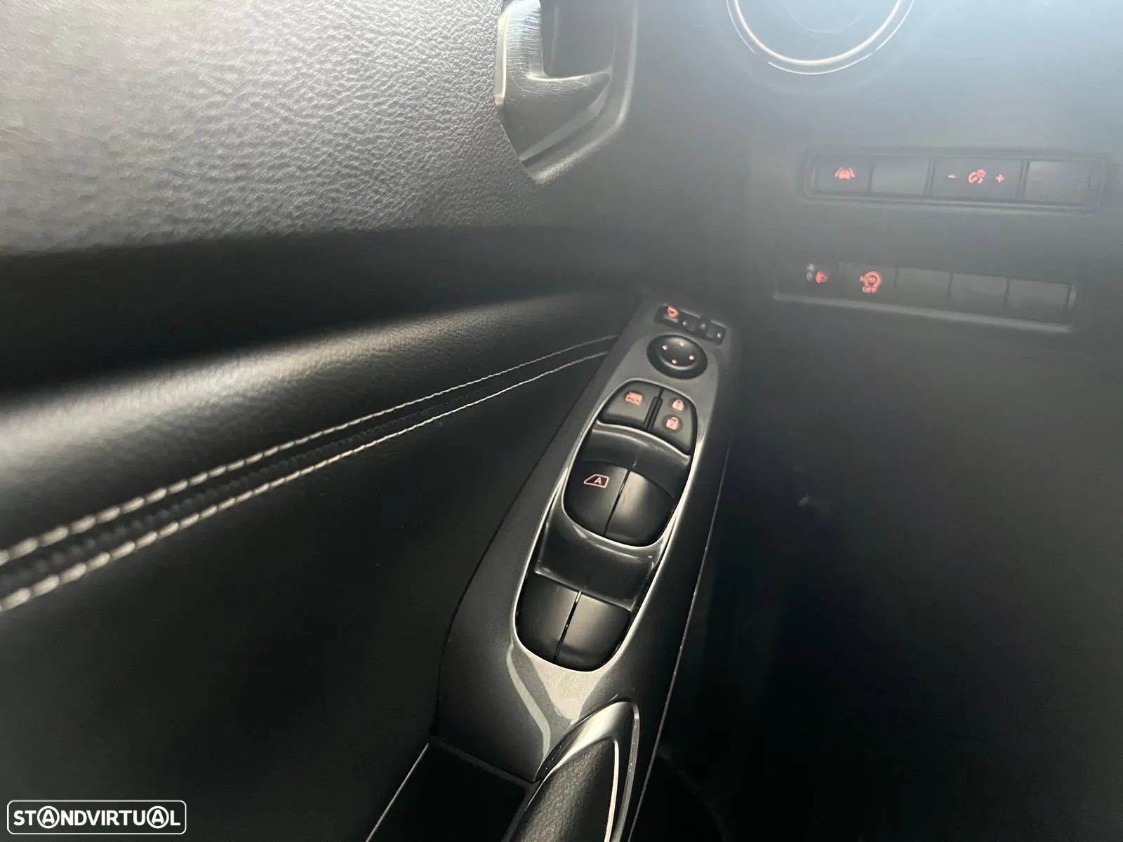 Nissan Juke 1.0 DIG-T N-Connecta DCT - 23